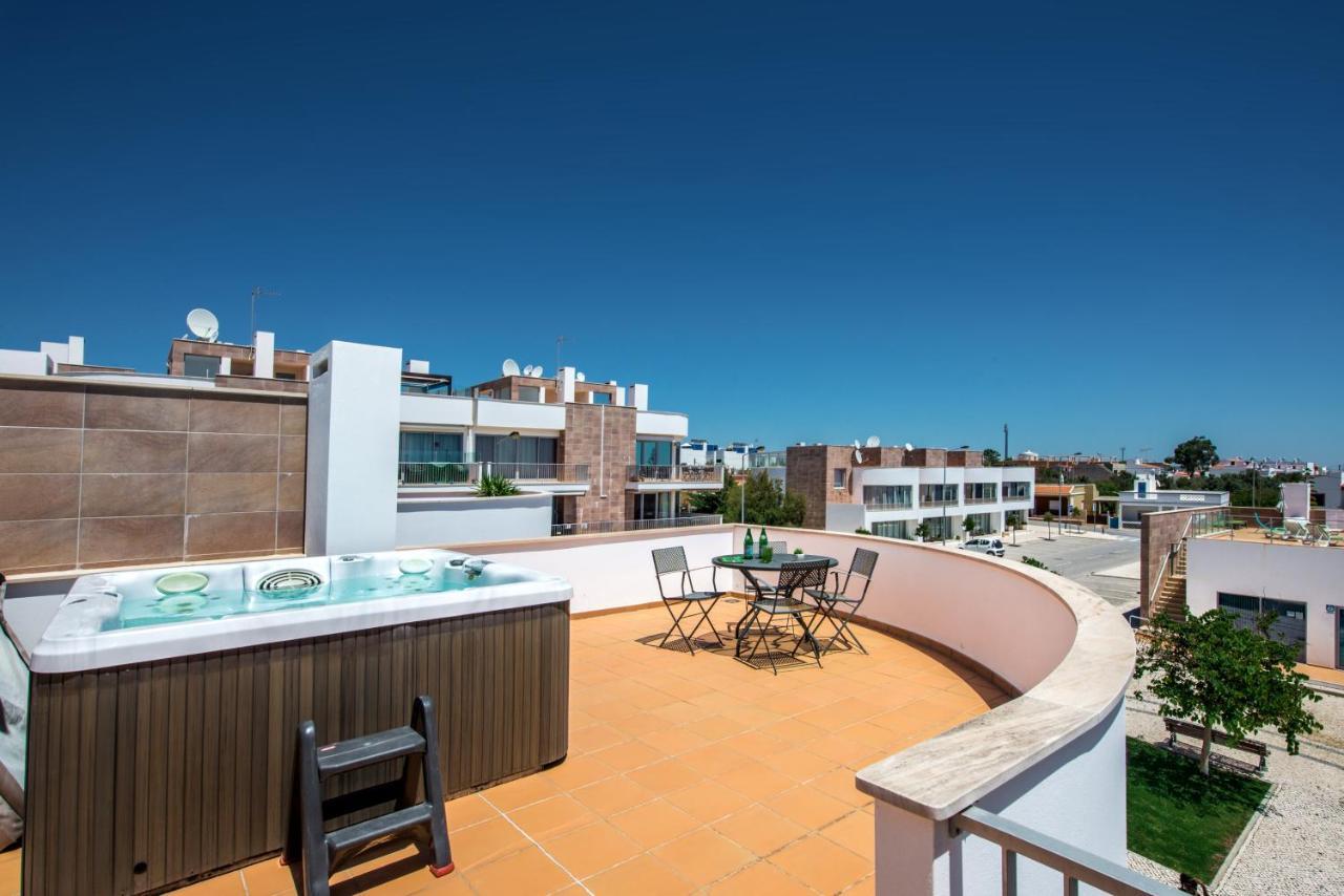 Villa Ria - Jasmine - Pool, Jacuzzi & Sea Views *